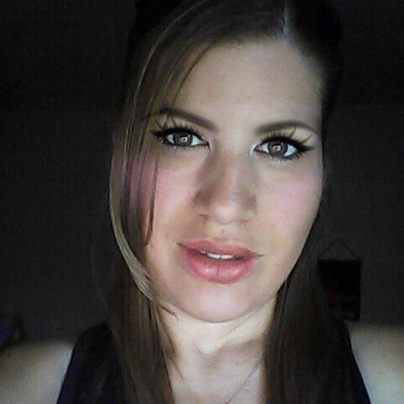 Meet your Posher, Idamis