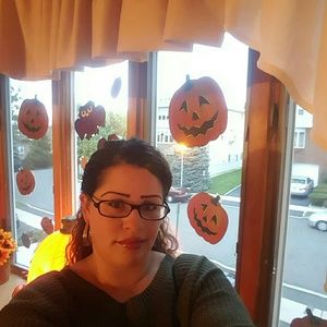 Meet your Posher, Damaris