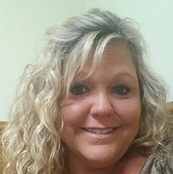 Meet your Posher, Julie - Picture 2 of 4