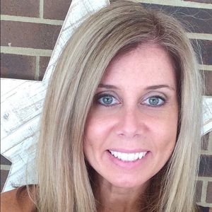 Meet your Posher, Dena