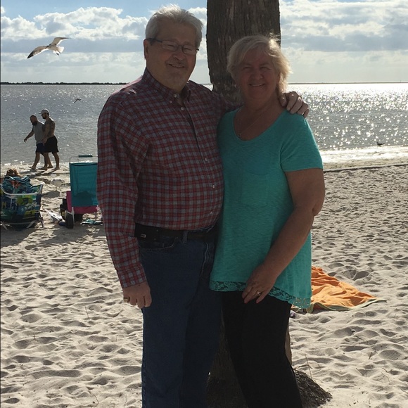 Meet your Posher, Gloria - Picture 3 of 3