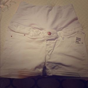 BRAND NEW H&M maternity shorts!