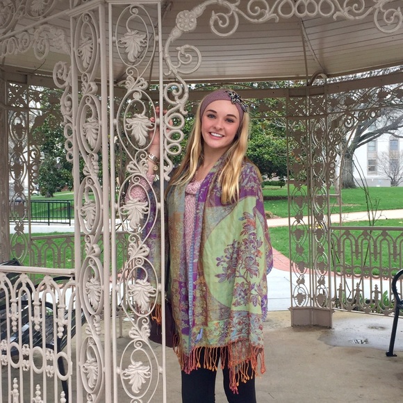 Meet your Posher, Ginny - Picture 4 of 4