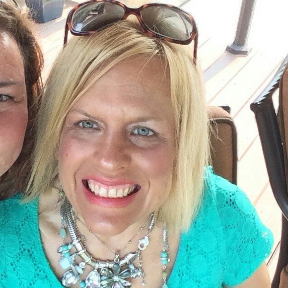 Meet your Posher, Lisa - Picture 1 of 1