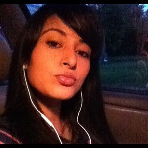 Meet your Posher, Carolina