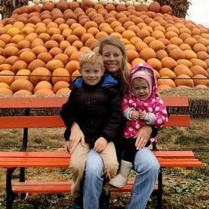 Meet your Posher, Caitlin