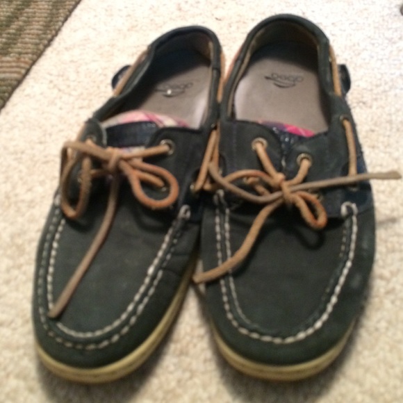 Navy blue/plaid Sperry boat shoes size 8