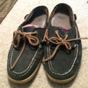 Navy blue/plaid Sperry boat shoes size 8