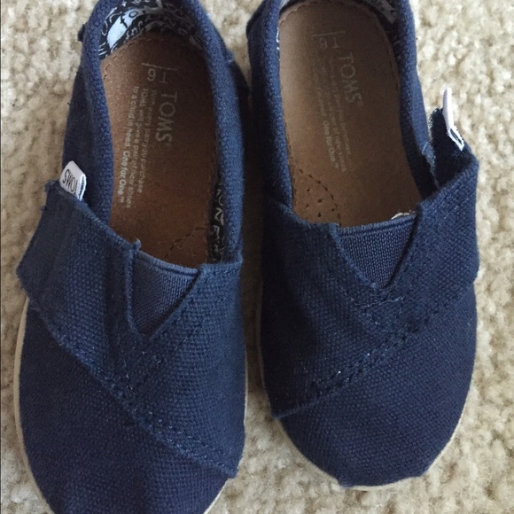 Navy toddler Toms