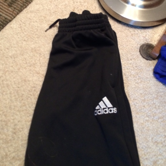 Skinny Adidas joggers, size S! comfy and cute❤️
