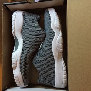 Jordan future lows cool grey. Worn twice