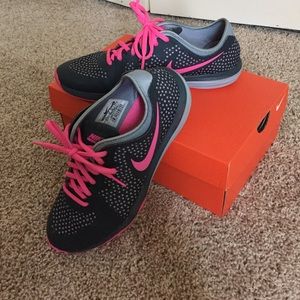NIKE DF TR3 Tennis Shoes