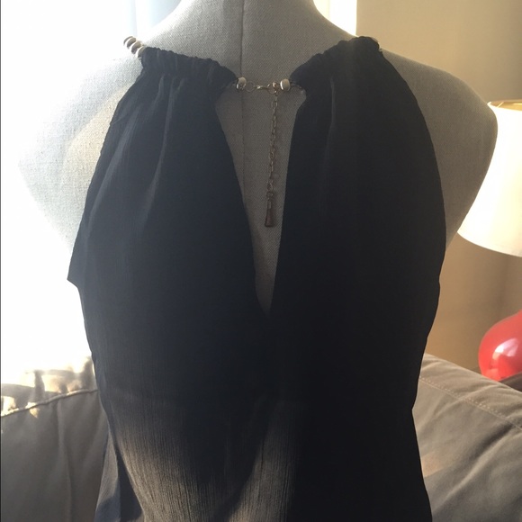 ๐NWOT Black Sleeveless Blouse w/gold accents ๐ - Picture 3 of 4