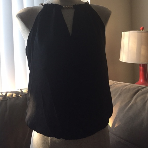 ๐NWOT Black Sleeveless Blouse w/gold accents ๐ - Picture 4 of 4