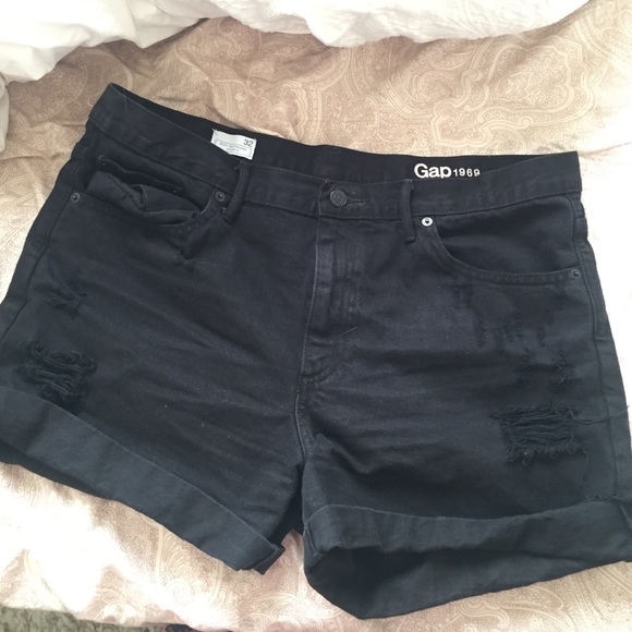 GAP SEXY BOYFRIEND SHORTS