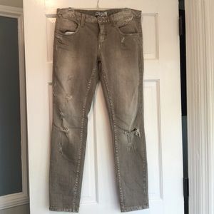 Free People distressed jeans; size 28