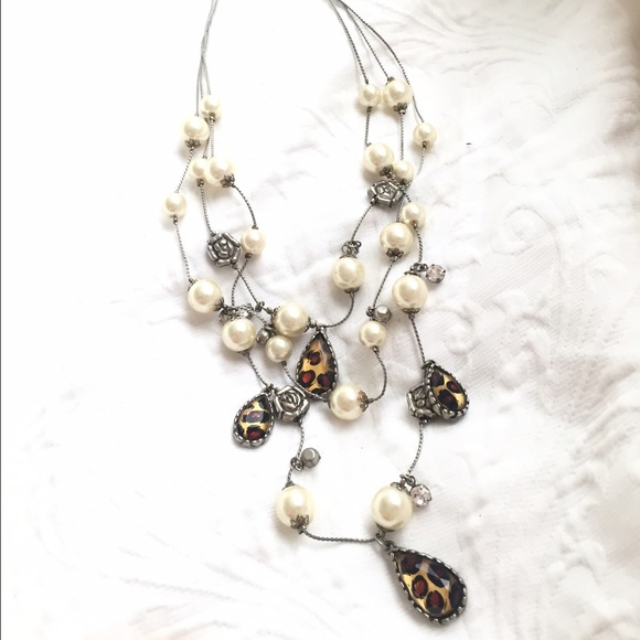 BETSEY JOHNSON LEOPARD & PEARL NECKLACE