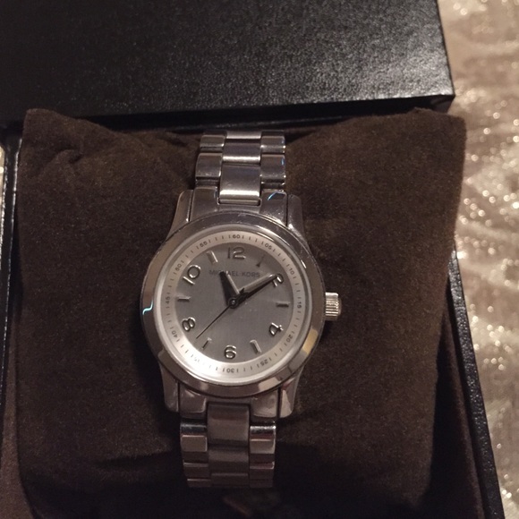 Michael Kors watch - Picture 1 of 3