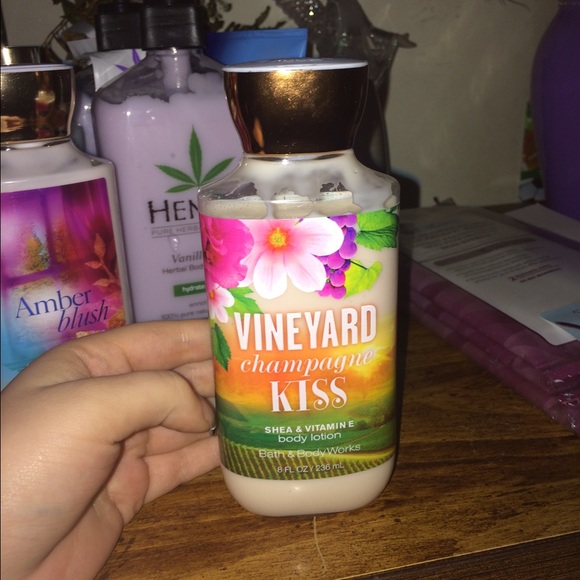 vineyard champagne kiss