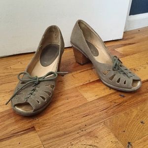 Chelsea Crew Taupe Heels