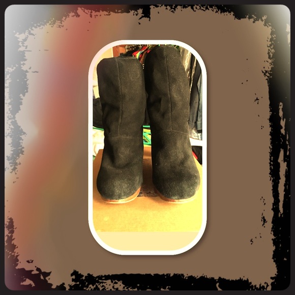 Very Volatile Boots - Picture 1 of 4