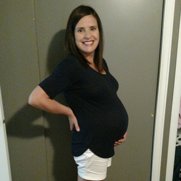 Meet your Posher, Nicole - Picture 1 of 1