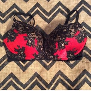 Red lace VS bra
