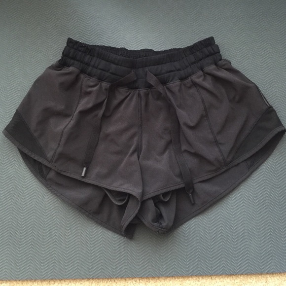 Lululemon Hotty Hot running short sz 4