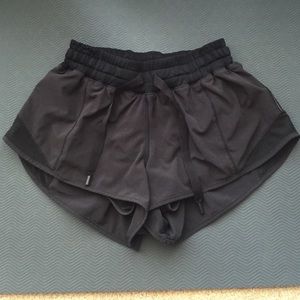 Lululemon Hotty Hot running short sz 4