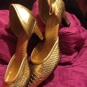 New, never worn Gold ASHRO pump