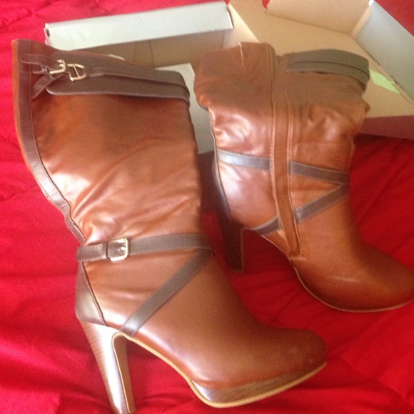 Cognac buckled boots