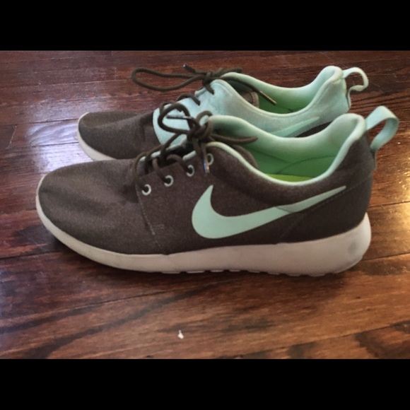Nike Forest Green & Mint Green Roshe - Picture 2 of 4