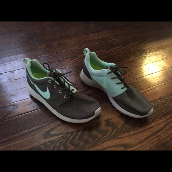 Nike Forest Green & Mint Green Roshe - Picture 3 of 4