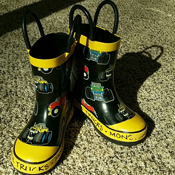 Rain boots for toddler