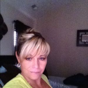 Meet your Posher, Connie