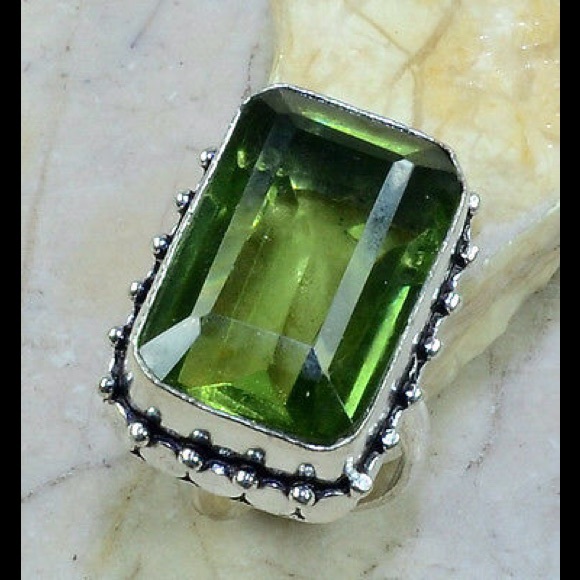 GORGEOUS GREEN AMETHYST RING SIZE 8 UNIQUE