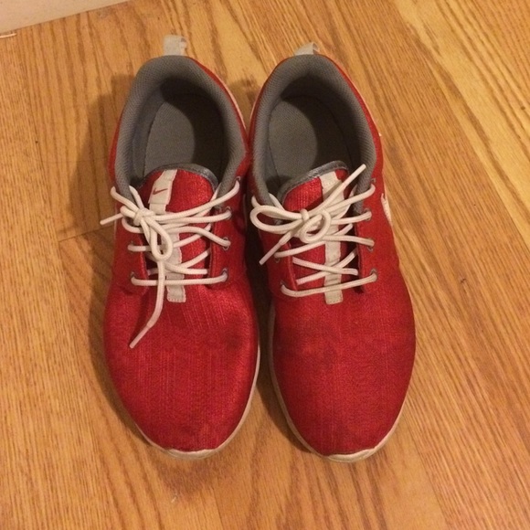 Red Nike Roshe