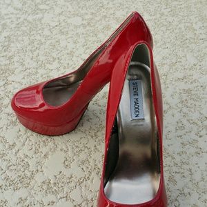 Steve Madden red patten leather heels