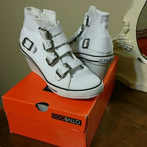 Wedge sneakers