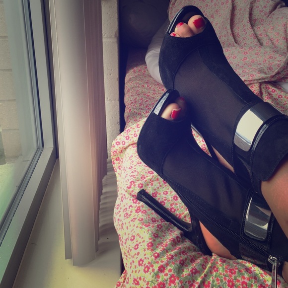 GUESS Black Suede Heels