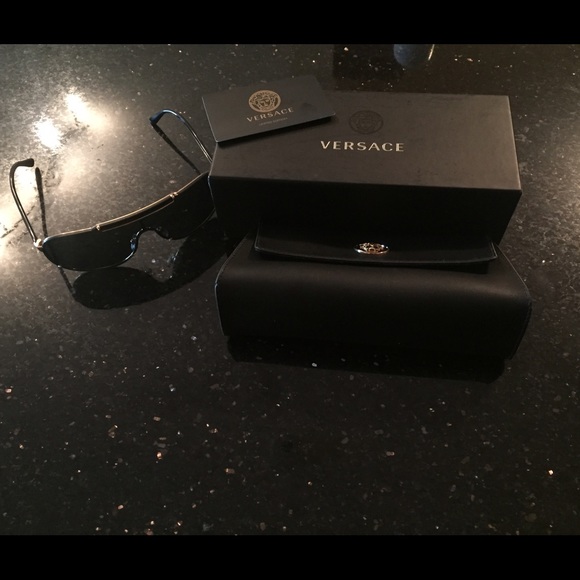 Versace Sunglasses - Picture 4 of 4