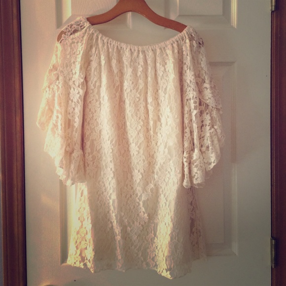 NWT Arden B cream lace top