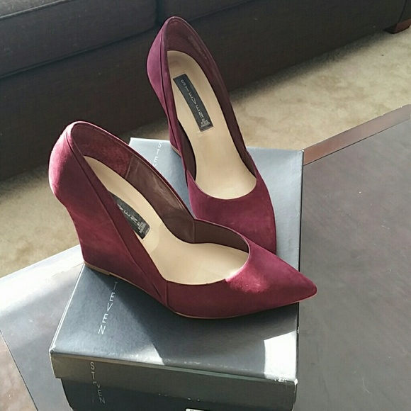 Steven by SteveMadden "Sekurity" in Burgundy suede