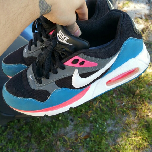 NIKE AIR MAX