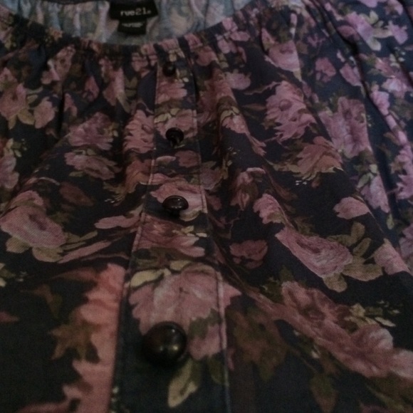 Shirt - Picture 3 of 4
