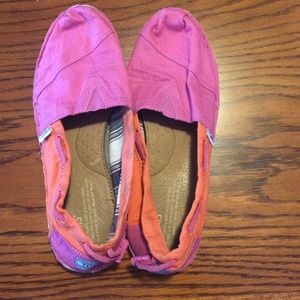 Pink and orange toms