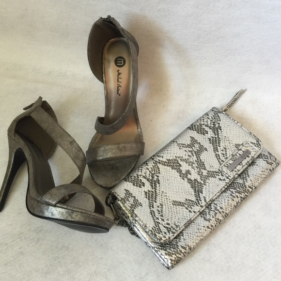 SOLD!! KENNETH COLE wristlet. So cute ❤️❤️ - Picture 4 of 4