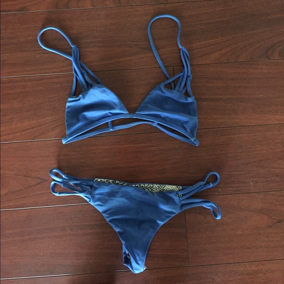 SOLD 🚫🚫 Acacia Maui bottoms and santorini top