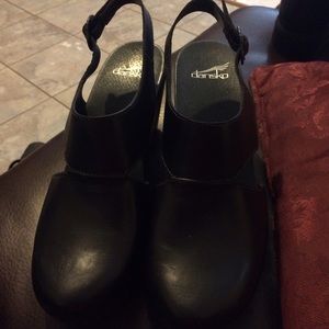 Dansko Riley. Worn once. Size 41. Black