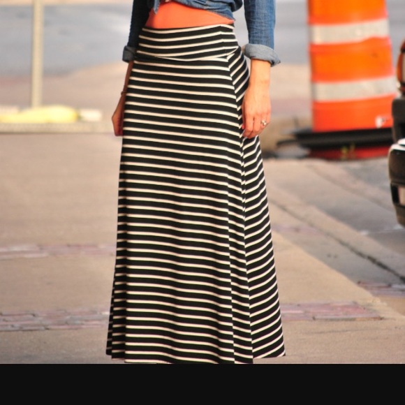Sold✨✨✨✨✨✨Maxi long skirt stripped - Picture 2 of 2
